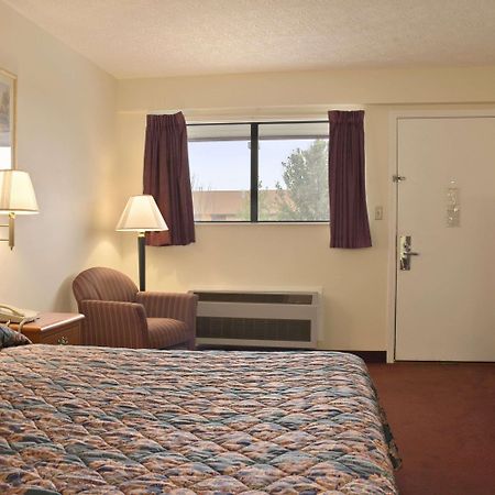 Days Inn By Wyndham Plainfield Esterno foto