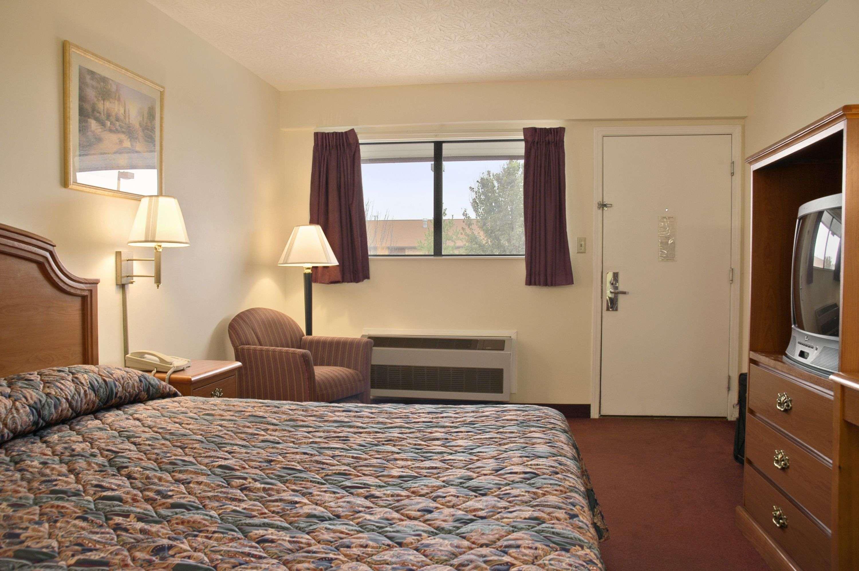 Days Inn By Wyndham Plainfield Esterno foto